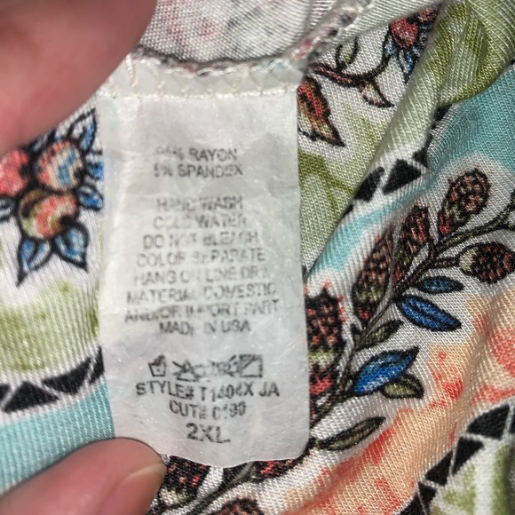 Plus Size Spring Print Tunic - Picture 6 of 6